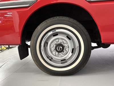 Lot 74 - 1997 Mazda E2000