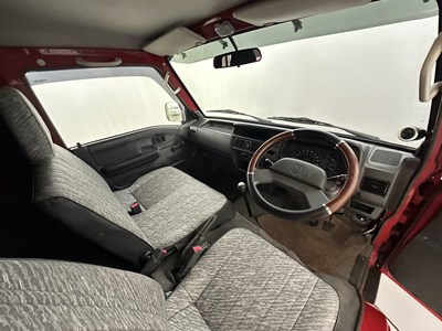 Lot 74 - 1997 Mazda E2000