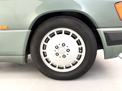 Lot 67 - 1991 Mercedes-Benz 300CE