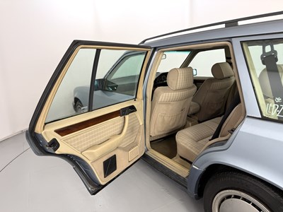 Lot 108 - 1990 Mercedes-Benz 300TE