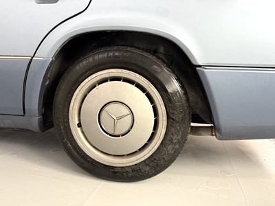 Lot 108 - 1990 Mercedes-Benz 300TE