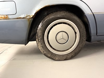 Lot 108 - 1990 Mercedes-Benz 300TE