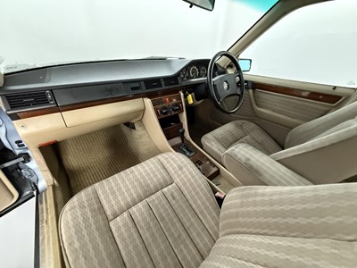 Lot 108 - 1990 Mercedes-Benz 300TE