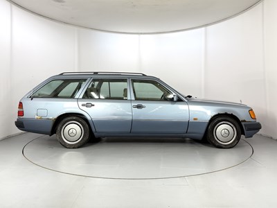 Lot 108 - 1990 Mercedes-Benz 300TE