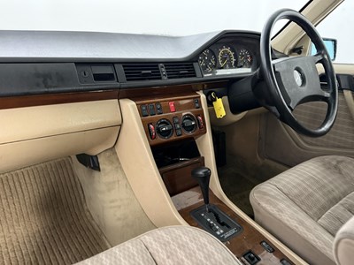 Lot 108 - 1990 Mercedes-Benz 300TE