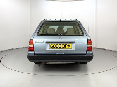 Lot 108 - 1990 Mercedes-Benz 300TE