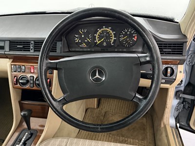 Lot 108 - 1990 Mercedes-Benz 300TE