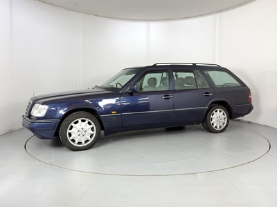 Lot 94 - 1995 Mercedes-Benz E220