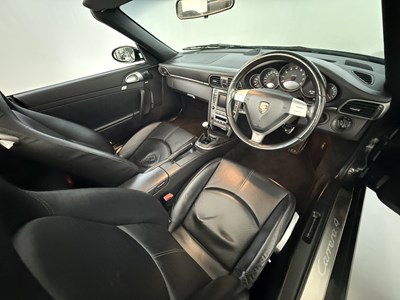 Lot 30 - 2006 Porsche 911 Carrera 4