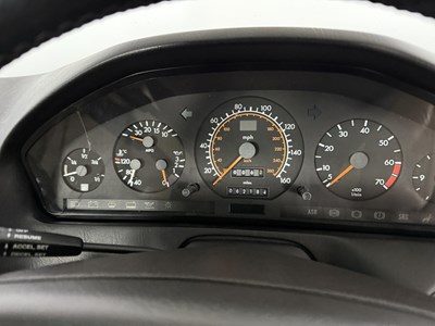 Lot 87 - 1993 Mercedes-Benz 500SL