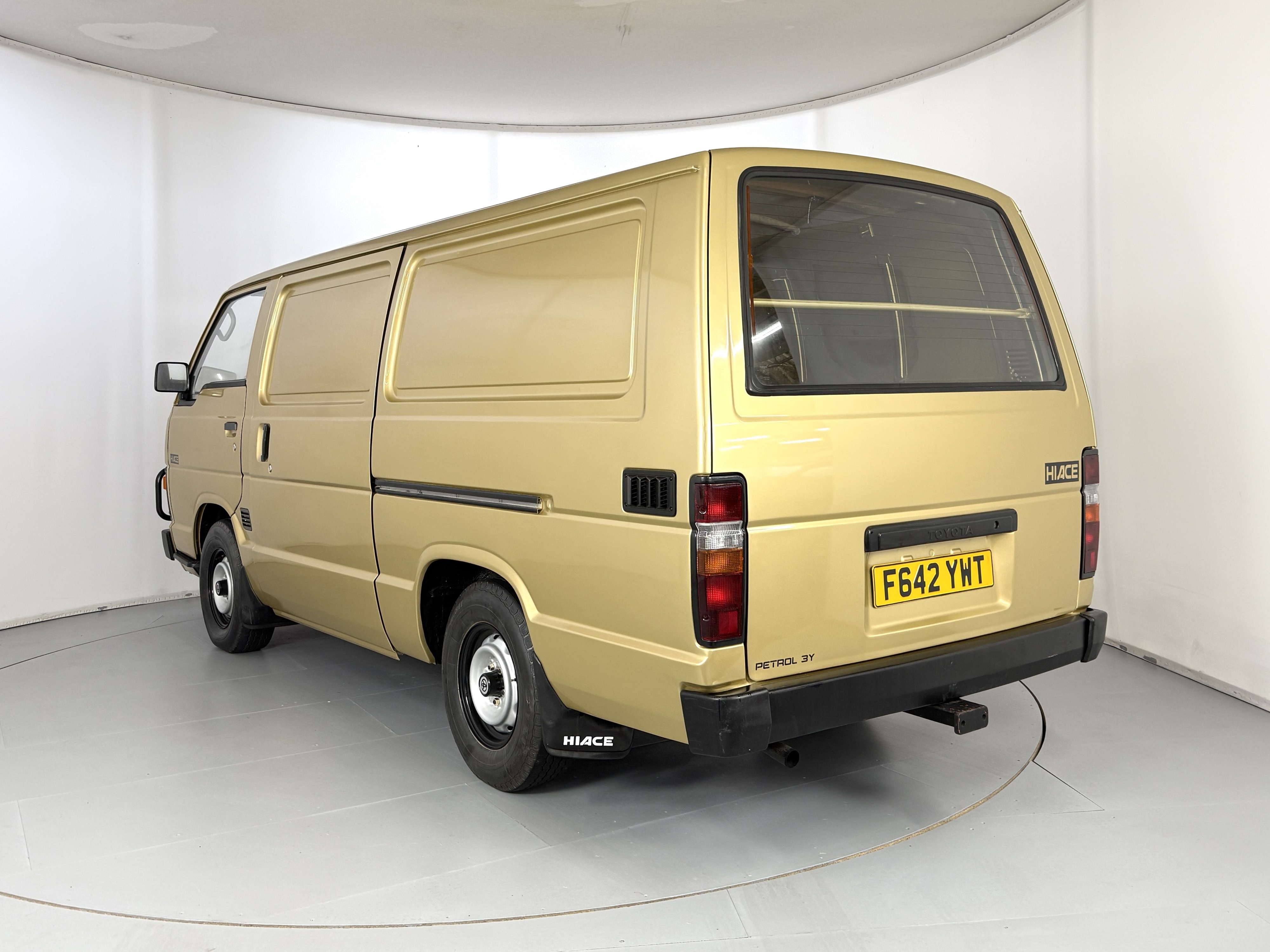 ハイエース他 ok③ Lot 143 - 1988 Toyota Hi-Ace