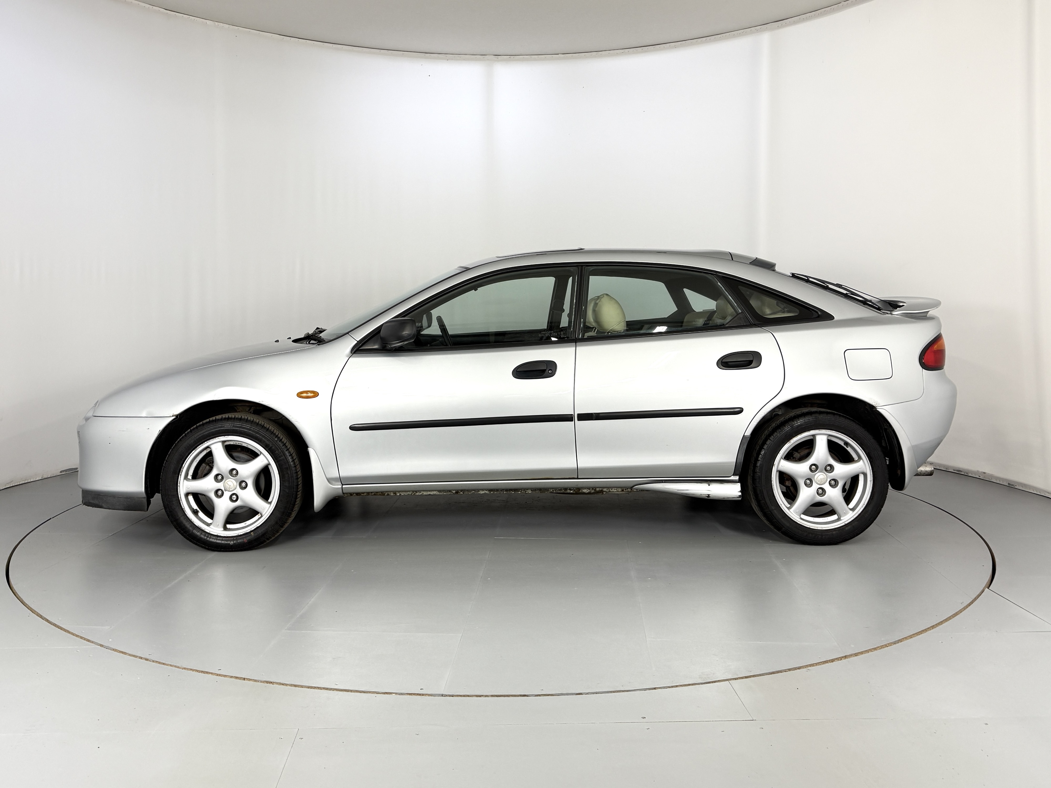 Lot 157 - 1998 Mazda 323