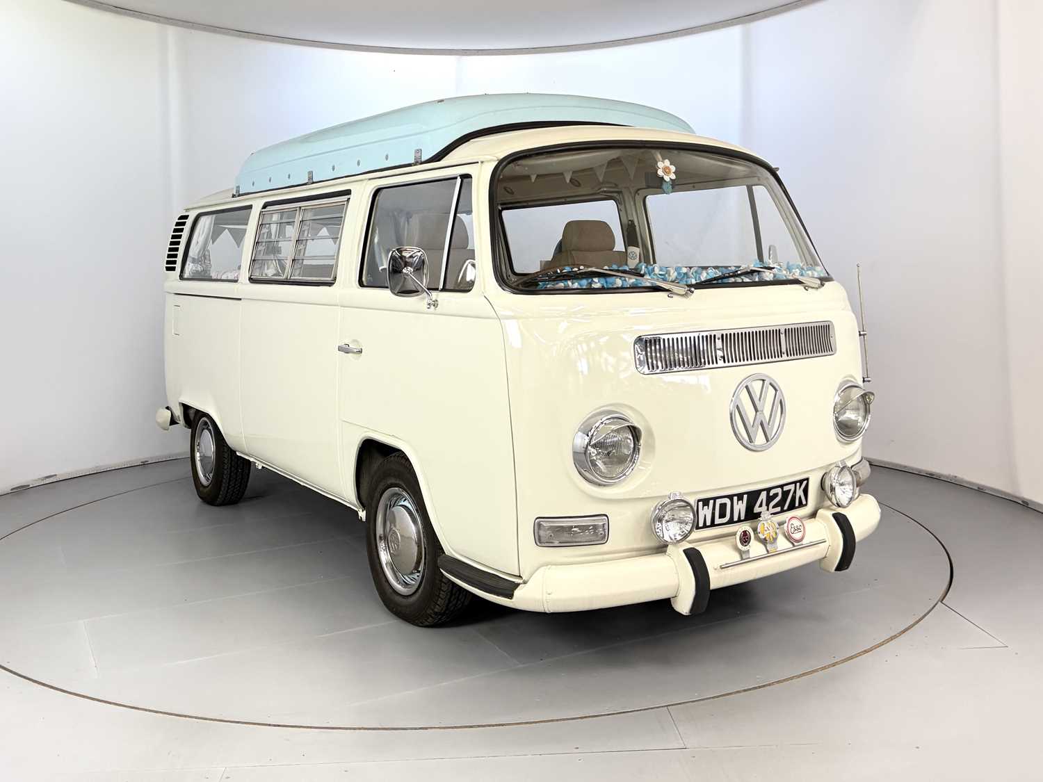 Lot 19 - 1971 Volkswagen T2 Camper