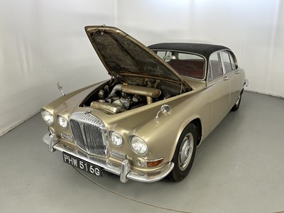 Lot 48 - 1968 Daimler Sovereign 4.2