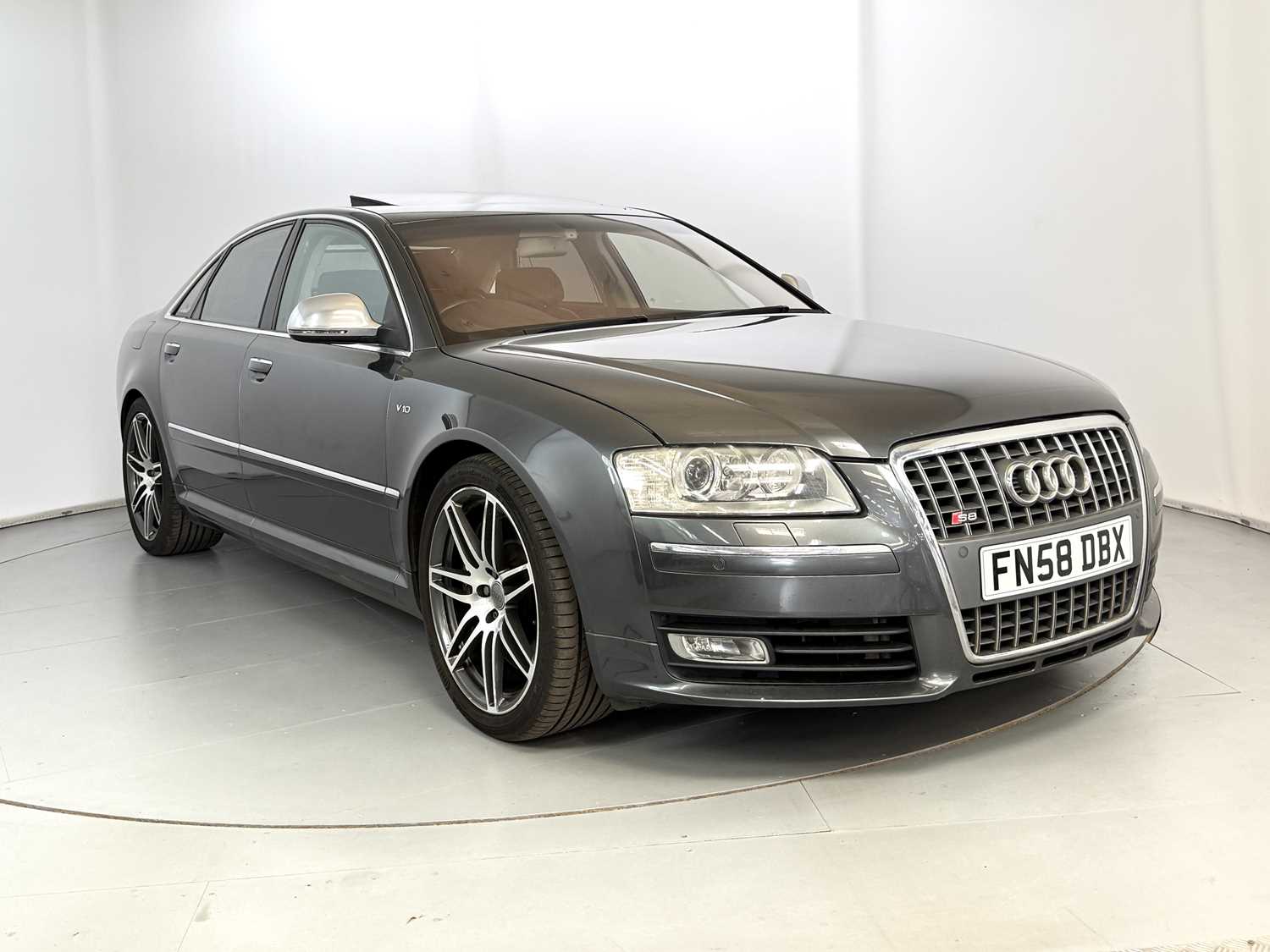 Lot 74 - 2008 Audi S8 V10