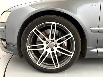 Lot 74 - 2008 Audi S8 V10
