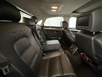 Lot 74 - 2008 Audi S8 V10