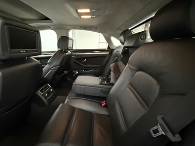 Lot 74 - 2008 Audi S8 V10