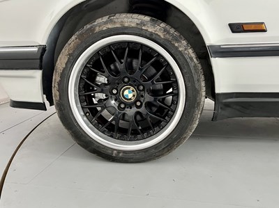 Lot 38 - 1992 BMW 735i