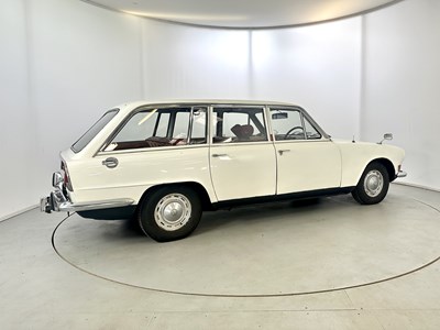Lot 17 - 1966 Triumph 2000