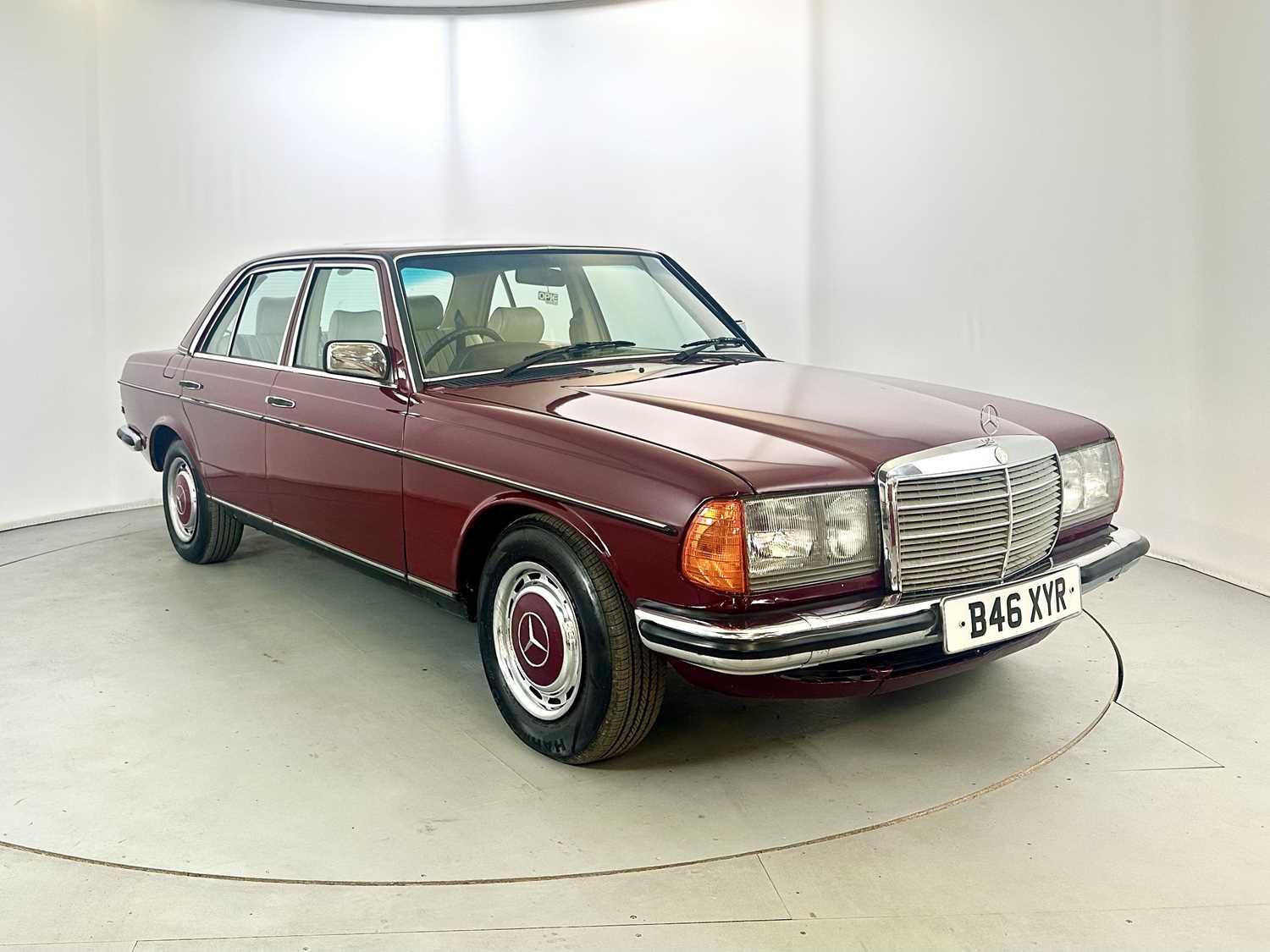 Lot 123 - 1985 Mercedes-Benz 280E
