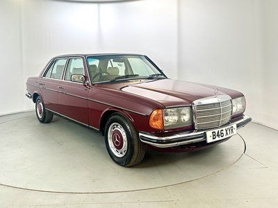 Lot 123 - 1985 Mercedes-Benz 280E