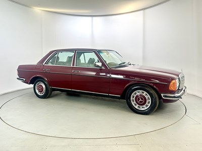 Lot 123 - 1985 Mercedes-Benz 280E