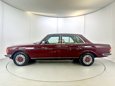 Lot 123 - 1985 Mercedes-Benz 280E