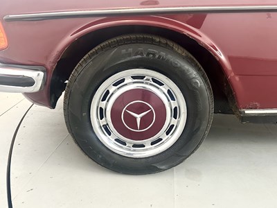 Lot 123 - 1985 Mercedes-Benz 280E