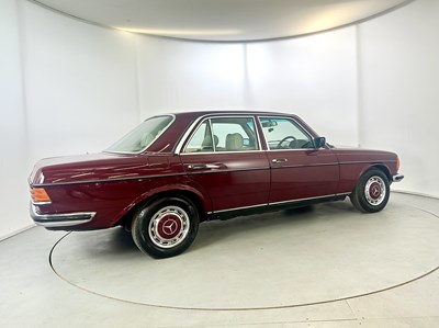 Lot 123 - 1985 Mercedes-Benz 280E