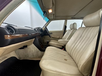 Lot 123 - 1985 Mercedes-Benz 280E