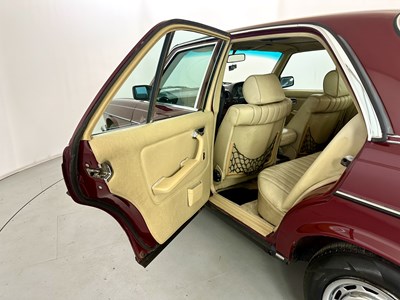Lot 123 - 1985 Mercedes-Benz 280E