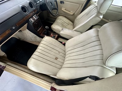 Lot 123 - 1985 Mercedes-Benz 280E