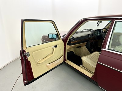 Lot 123 - 1985 Mercedes-Benz 280E