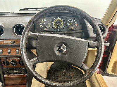 Lot 123 - 1985 Mercedes-Benz 280E