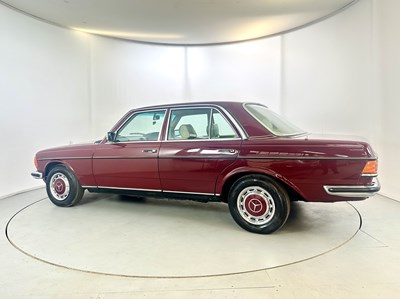 Lot 123 - 1985 Mercedes-Benz 280E