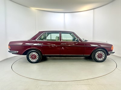 Lot 123 - 1985 Mercedes-Benz 280E