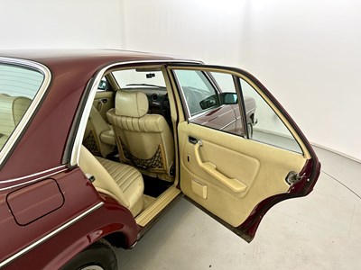 Lot 123 - 1985 Mercedes-Benz 280E