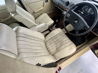 Lot 123 - 1985 Mercedes-Benz 280E