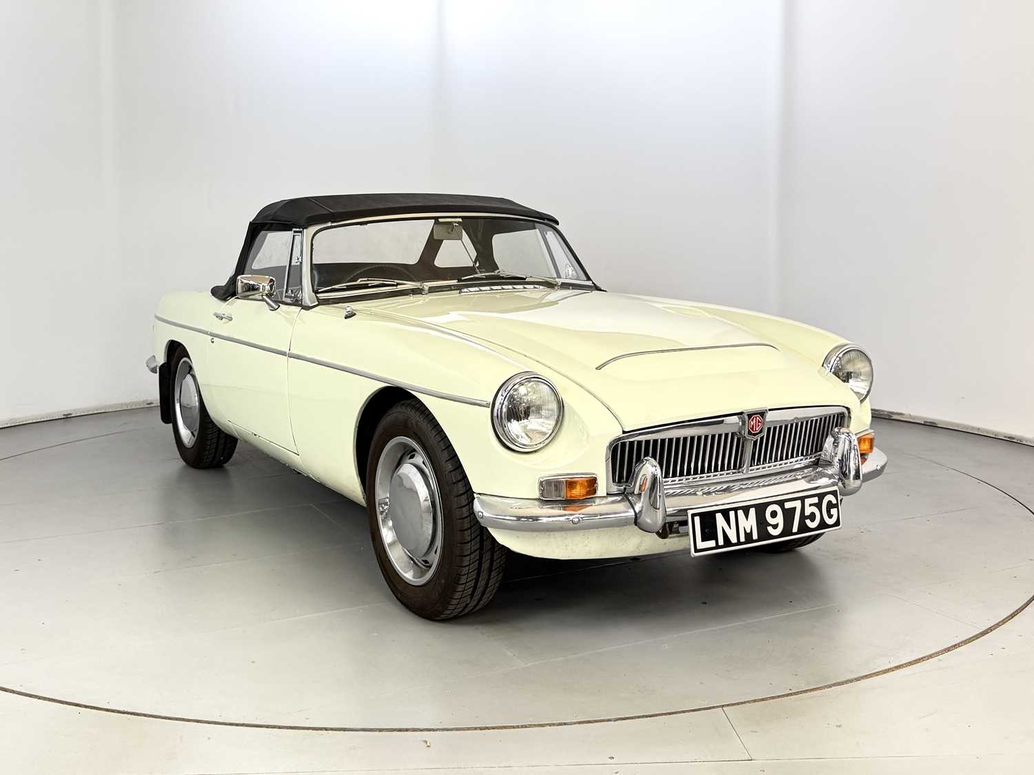Lot 12 - 1969 MG C