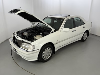 Lot 58 - 1997 Mercedes C250