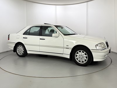 Lot 58 - 1997 Mercedes C250