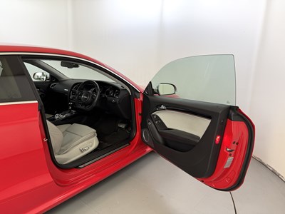 Lot 121 - 2013 Audi RS5