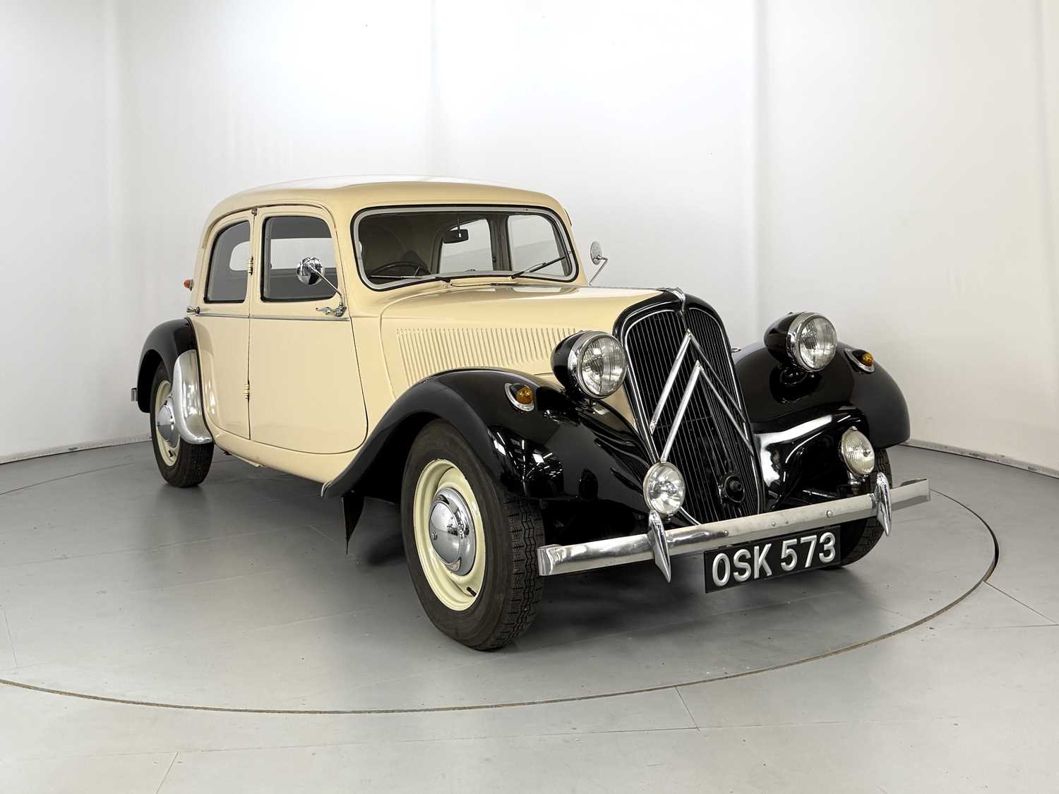 Lot 5 - 1954 Citroen Traction Avant