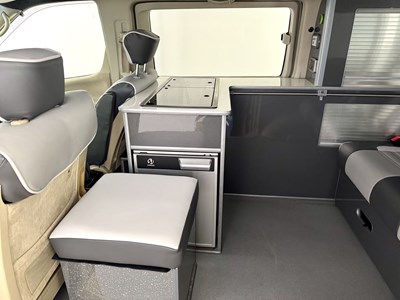 Lot 113 - 2006 Nissan Elgrand 4x4 Camper