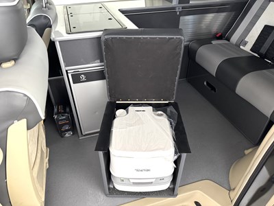 Lot 113 - 2006 Nissan Elgrand 4x4 Camper