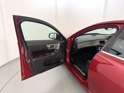 Lot 48 - 2015 Jaguar XF