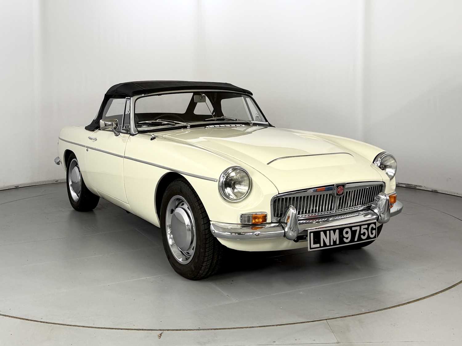Lot 35 - 1969 MG C Roadster