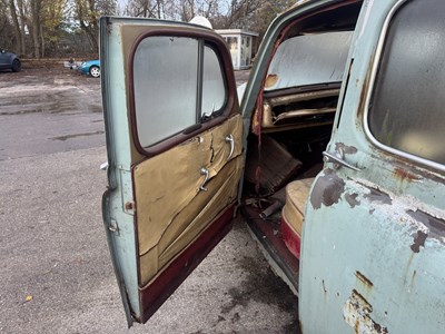 Lot 109 - 1949 Singer SM 1500 - NO RESERVE