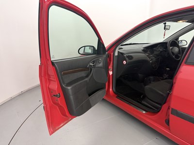 Lot 154 - 1999 Ford Focus Ghia - NO RESERVE